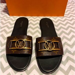 Louis Vuitton LOCK IT FLAT MULE❤️‍🔥🤎